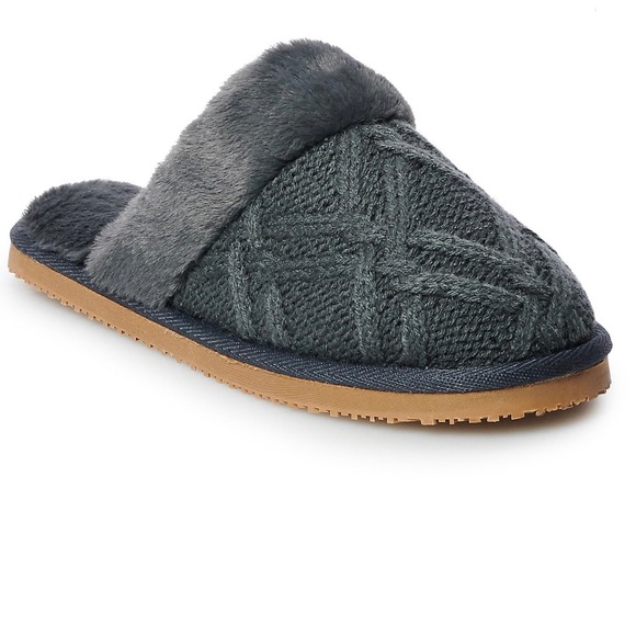 Boutique Shoes - Women’s GRAY FUZZY SLIPPERS winter slides mules